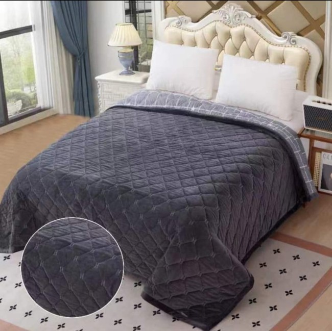 Покрывало H стеганое ILHOM 220х240 цвета POKILH Покрывало H стеганое ILHOM 220х240 цвета POKILH