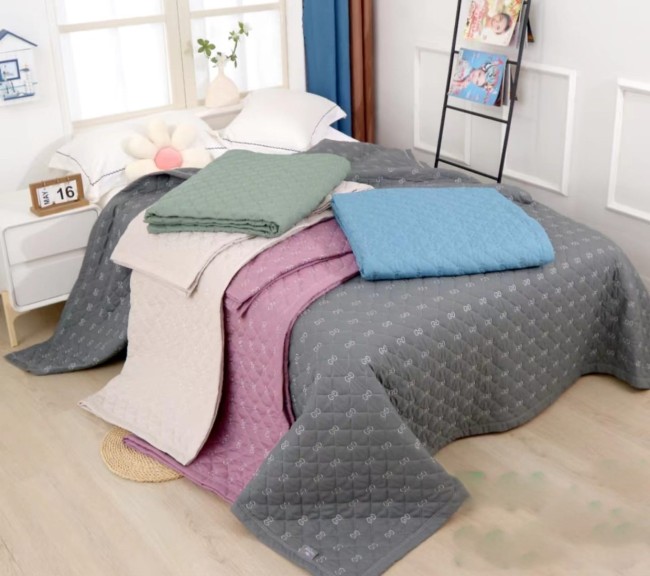 Покрывало Однотонное с вышивкой GG POKOV Покрывало Однотонное с вышивкой GG POKOV