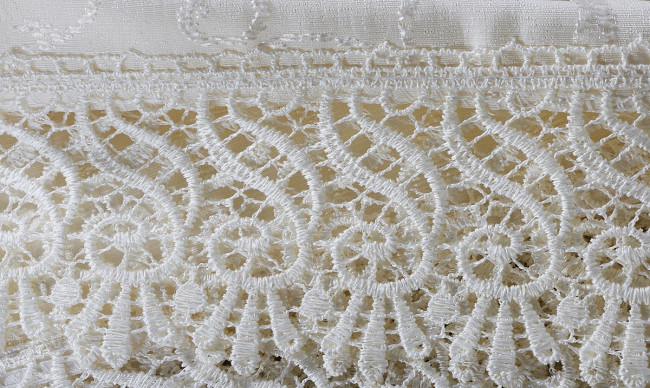 Скатерть EVDY KDK с гипюром квадратная 160x160 см