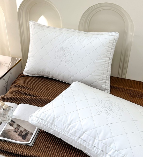 Подушка Roberto Covalli 1 шт. в упаковке POROKA Подушка Roberto Covalli 1 шт. в упаковке POROKA