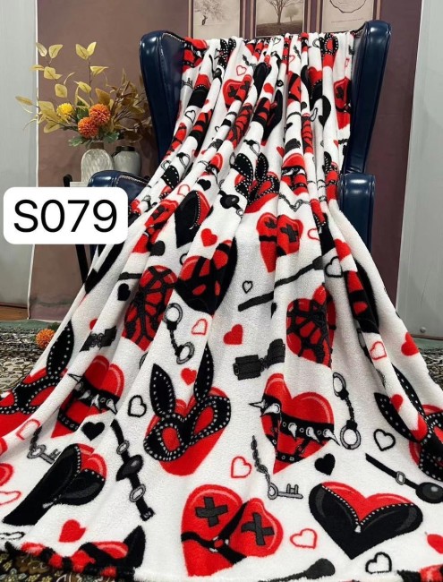 Плед плюшевый 1,5 спальный Сердечки S079 Плед плюшевый 1,5 спальный Сердечки S079