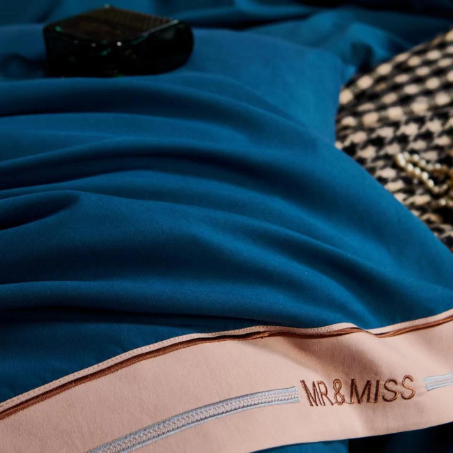 КПБ Candie's однотонный с вышивкой MR&MISS в коробке CANOVM17