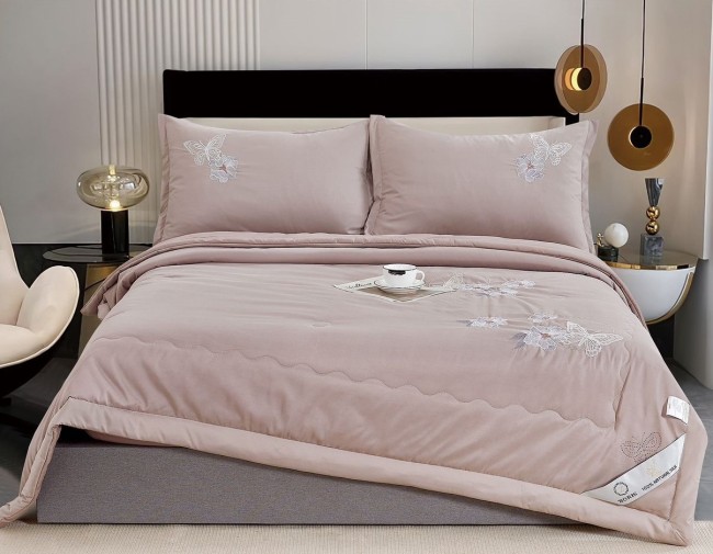 Одеяло Boris с вышивкой с простыней и наволочками ODBORV005 Одеяло Boris с вышивкой с простыней и наволочками ODBORV005