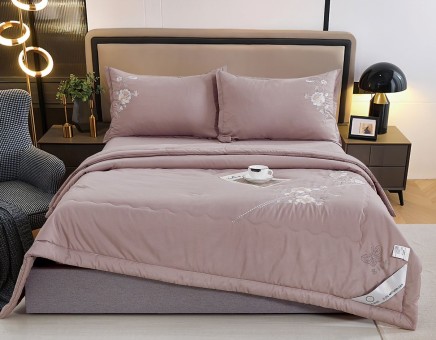 Одеяло Boris с вышивкой с простыней и наволочками ODBORV006