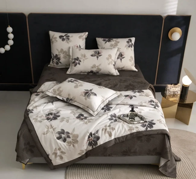 Одеяло Mency  двухстороннее  с простыней и наволочками ODMENHD04