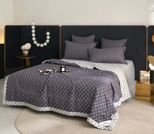 Одеяло Mency  двухстороннее  с простыней и наволочками ODMENHD05