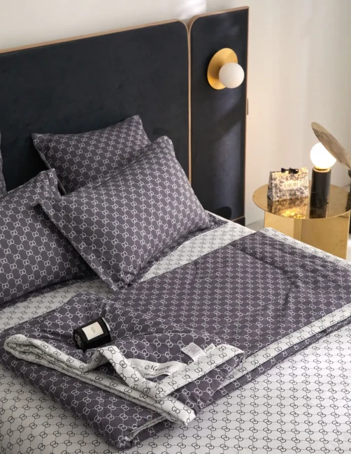 Одеяло Mency  двухстороннее  с простыней и наволочками ODMENHD05