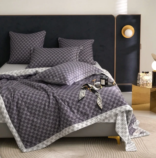 Одеяло Mency  двухстороннее  с простыней и наволочками ODMENHD05