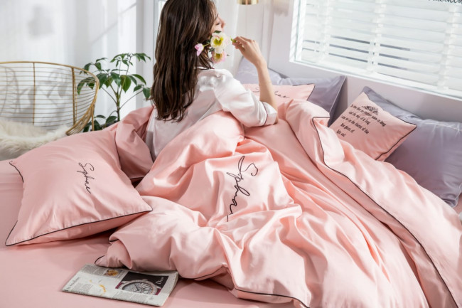 КПБ Mency однотонный с вышивкой MENO013