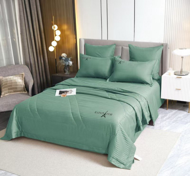 Одеяло MAISON DOR Страйп Сатин с простыней и наволочками L288-86 Одеяло MAISON DOR Страйп Сатин с простыней и наволочками L288-86