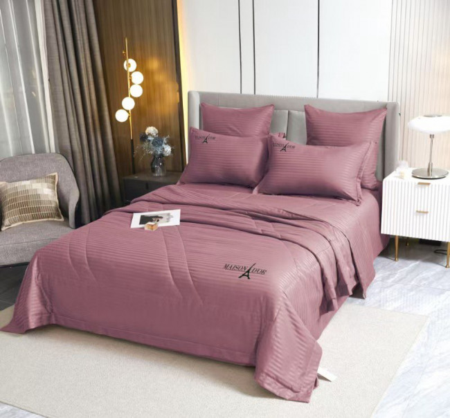 Одеяло MAISON DOR Страйп Сатин с простыней и наволочками L288-86 Одеяло MAISON DOR Страйп Сатин с простыней и наволочками L288-86