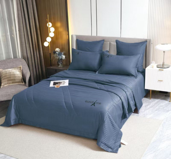 Одеяло MAISON DOR Страйп Сатин с простыней и наволочками L288-86 Одеяло MAISON DOR Страйп Сатин с простыней и наволочками L288-86