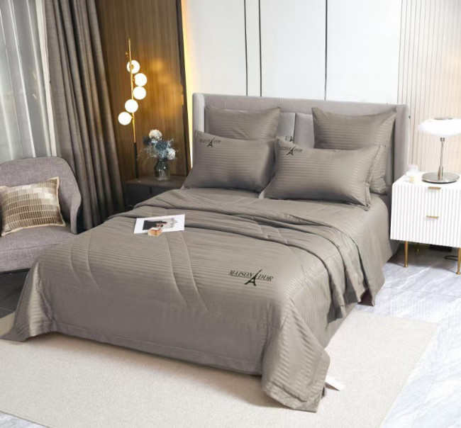 Одеяло MAISON DOR Страйп Сатин с простыней и наволочками L288-86 Одеяло MAISON DOR Страйп Сатин с простыней и наволочками L288-86